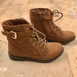 Girls Brown lace up boot in size 4